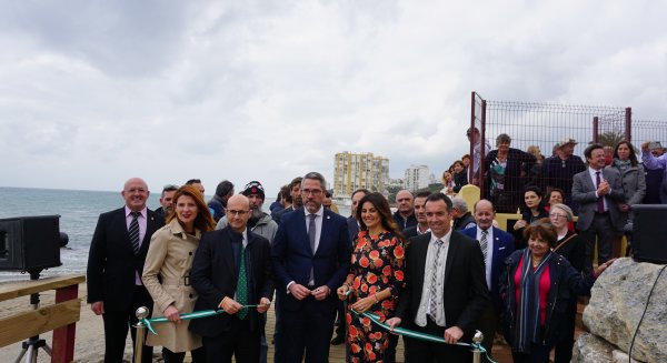 Mijas inaugura la segunda fase de la senda litoral desde los chiringuitos El Capricho a El Juncal