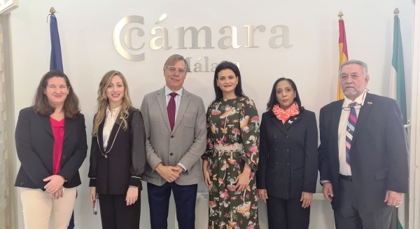 La cónsul de República Dominicana para Andalucía visita la Cámara de Comercio de Málaga