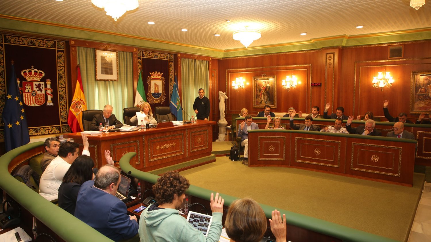 El Pleno aprueba la incorporación al patrimonio municipal de las fincas de La Caridad y Siete Corchones