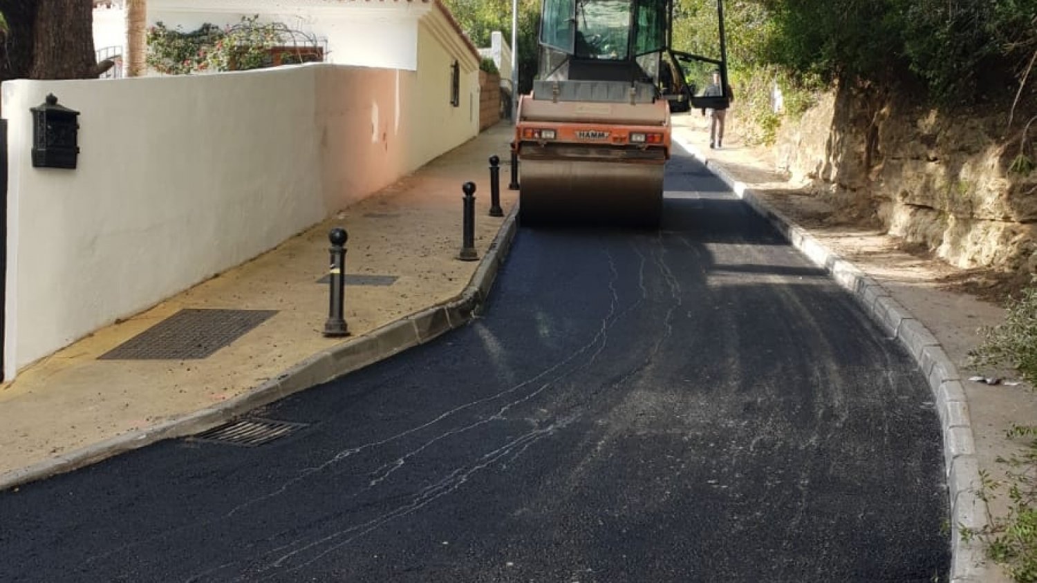 Marbella acomete trabajos de asfalto en la zona de Huerta Belón