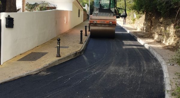 Marbella acomete trabajos de asfalto en la zona de Huerta Belón