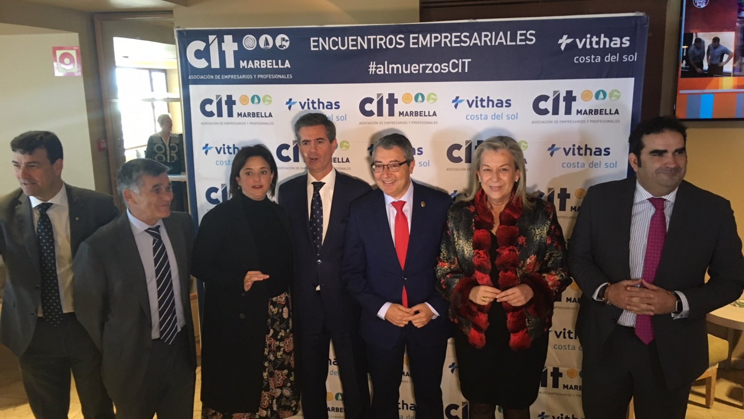 Salado plantea estudiar la reforma de la A7 y aumentar el uso del transporte público en la Costa del Sol