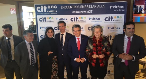 Salado plantea estudiar la reforma de la A7 y aumentar el uso del transporte público en la Costa del Sol