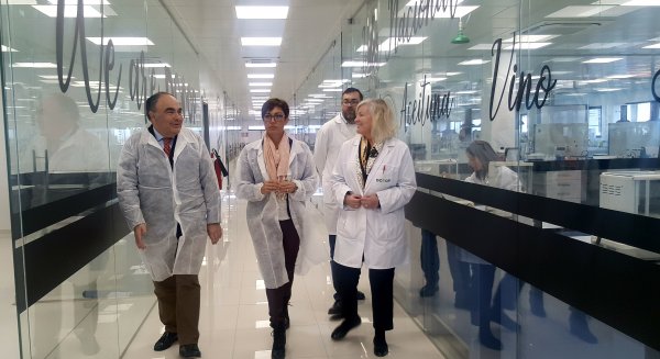 La subdelegada destaca la apuesta por la innovación del grupo Dcoop