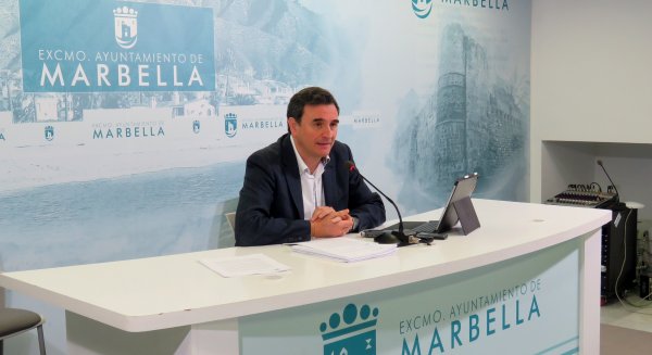 La Junta de Gobierno Local da luz verde a la uniformidad en el sector del taxi de Marbella