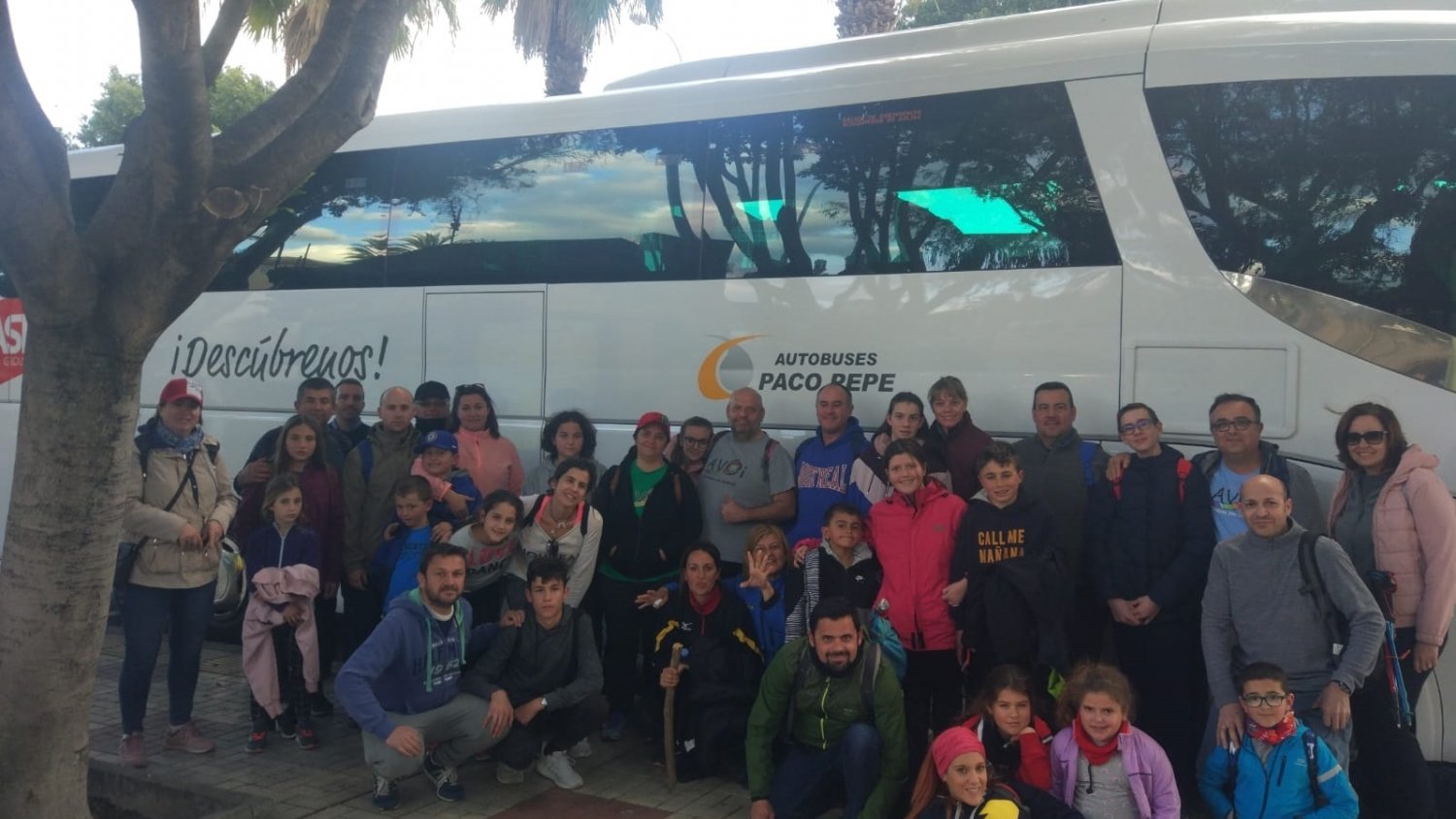 Autobuses Paco Pepe impulsa una jornada de convivencia y salud con AVOI en la Sierra de Tejeda