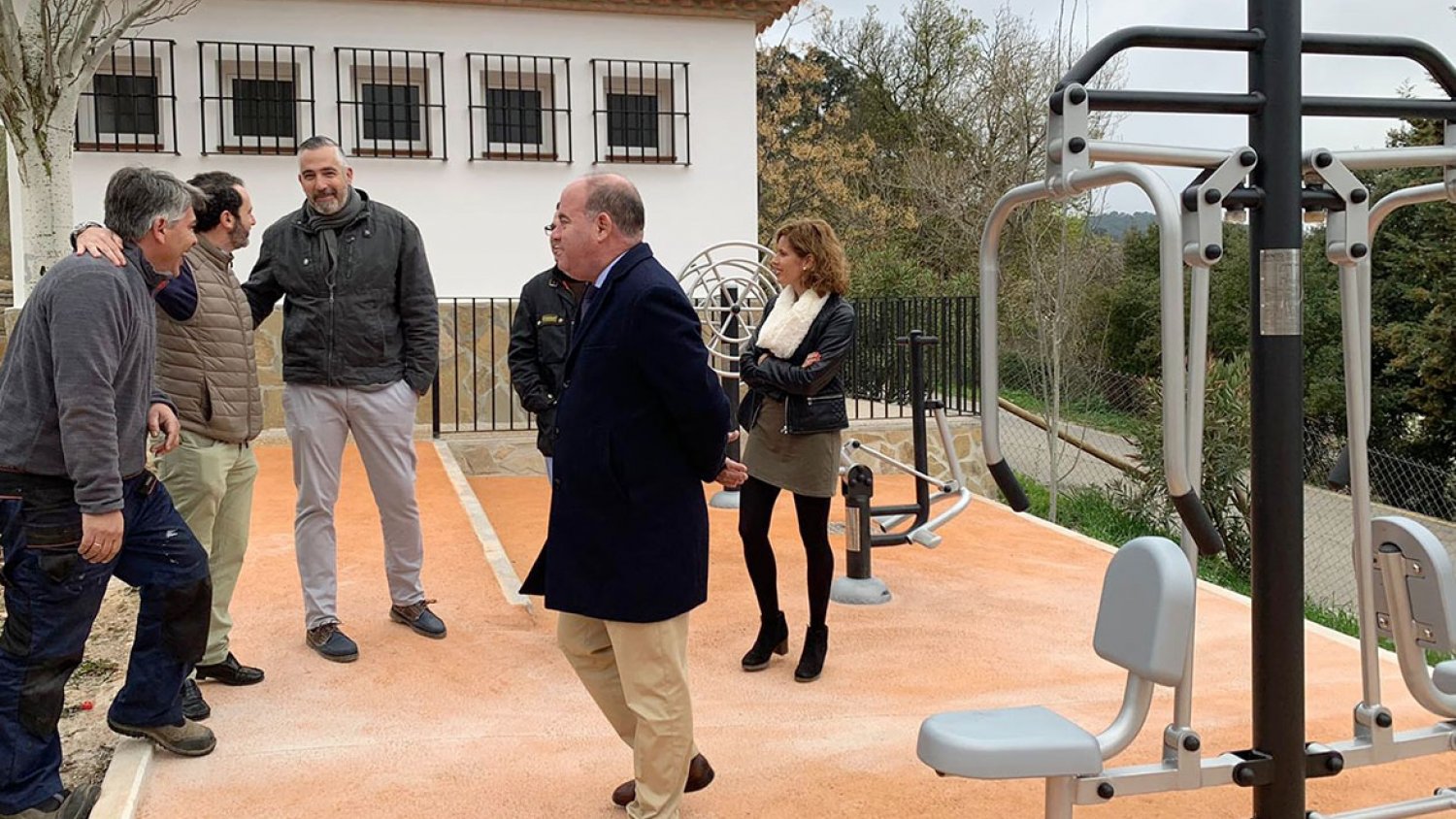 El alcalde Manolo Barón visita el anejo de Puerto del Barco para supervisar las últimas inversiones realizadas