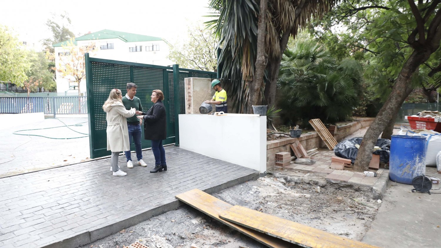 Marbella crea una puerta de emergencia en el CEIP Vicente Aleixandre