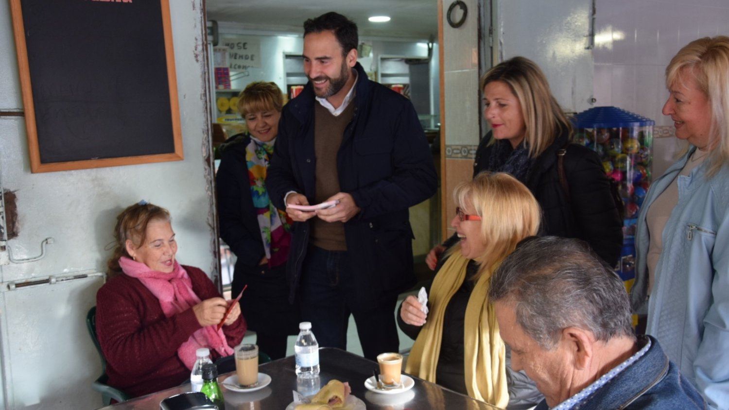 El PSOE denuncia la falta de limpieza y equipamientos públicos que afecta a La Palmilla