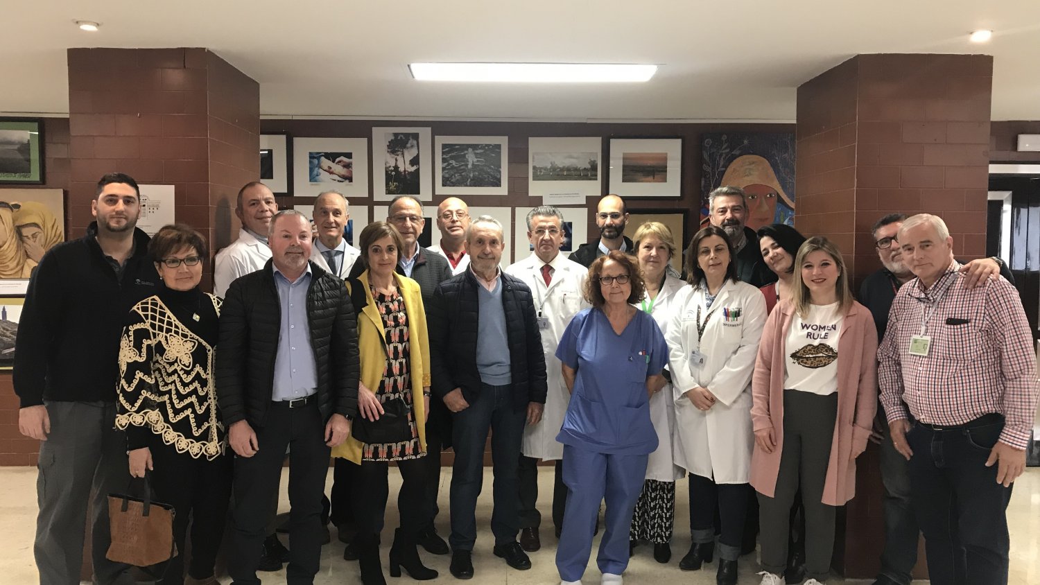 El Hospital Regional inaugura la exposición de pintura y fotografía tras el concurso convocado
