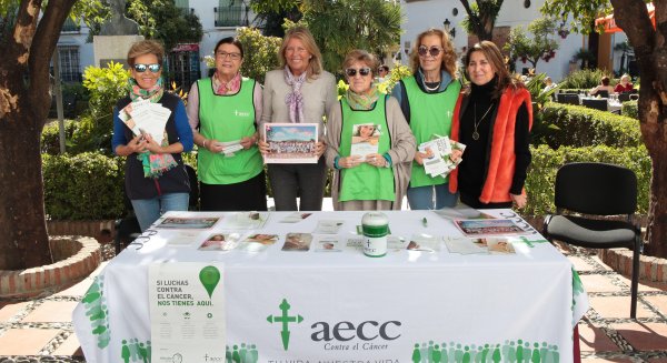 Lugares emblemáticos de Marbella y San Pedro Alcántara se iluminan de verde