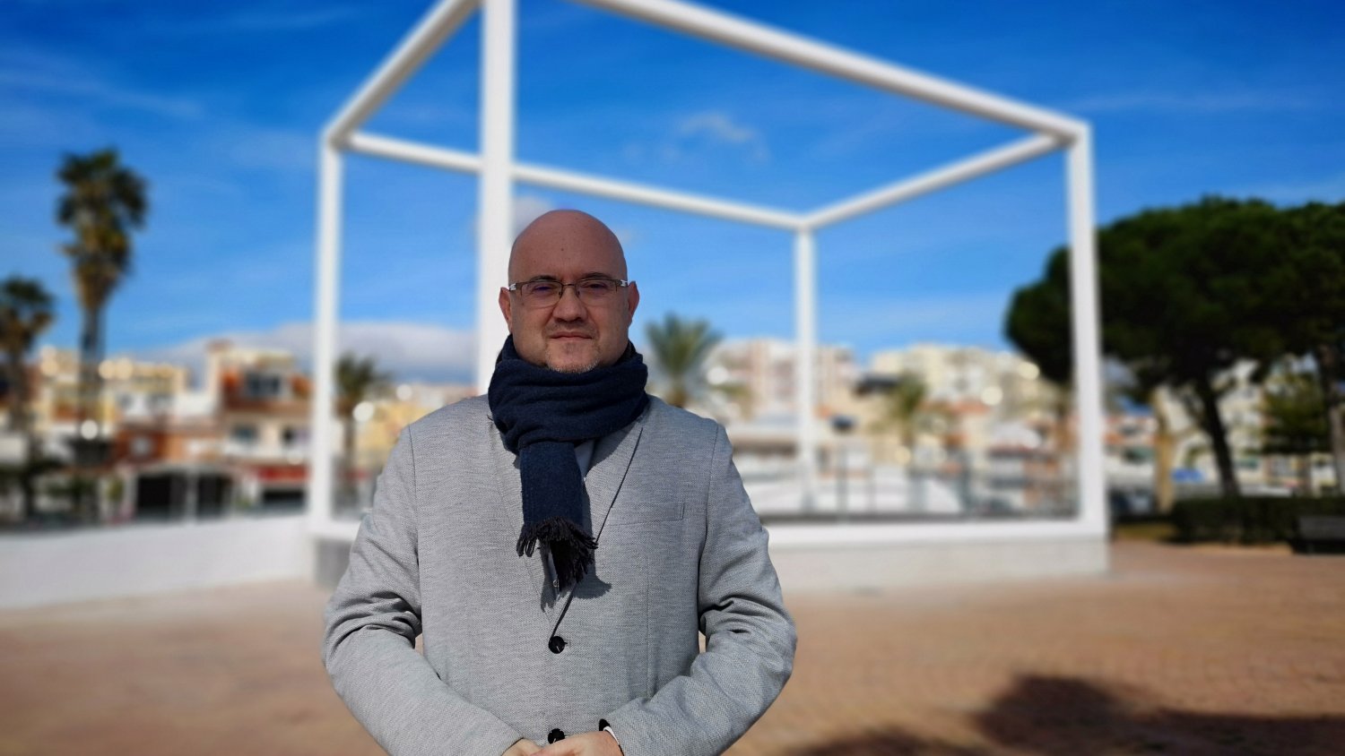 El teniente de alcalde de Torre del Mar visita las obras ya finalizadas del nuevo escenario al aire libre