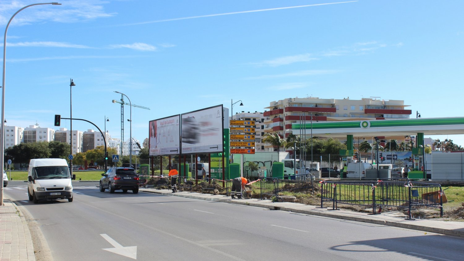 Estepona cambia la ubicación de los semáforos de subida al polígono
