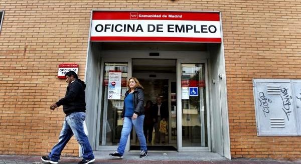 El paro baja en 462.400 personas en 2018 a una tasa del 14,45%
