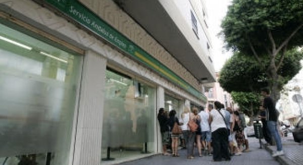 El paro baja apenas medio punto en diciembre en Málaga