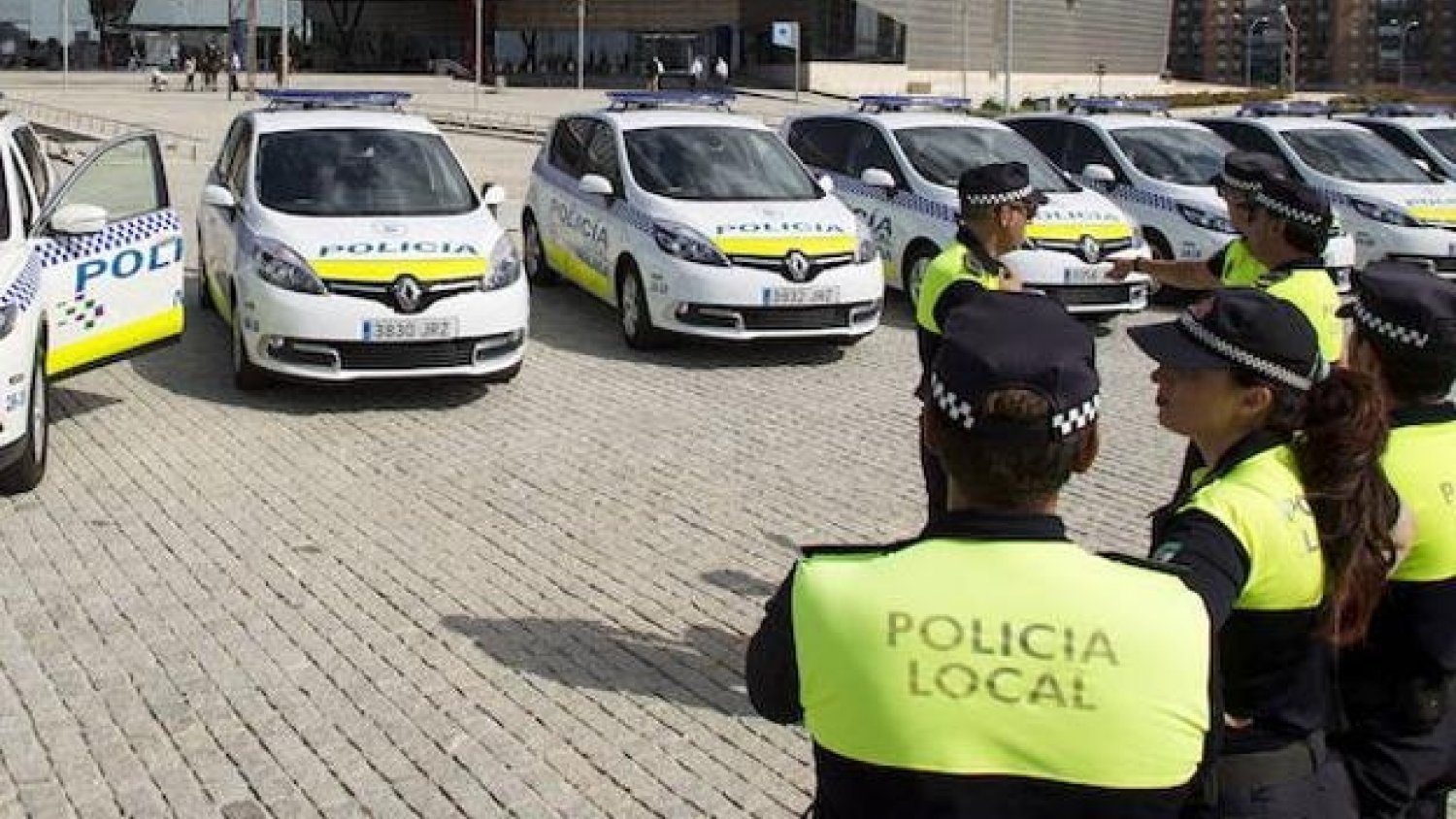 La Policía Local detiene a un individuo tras pararlo por saltarse un semáforo en rojo