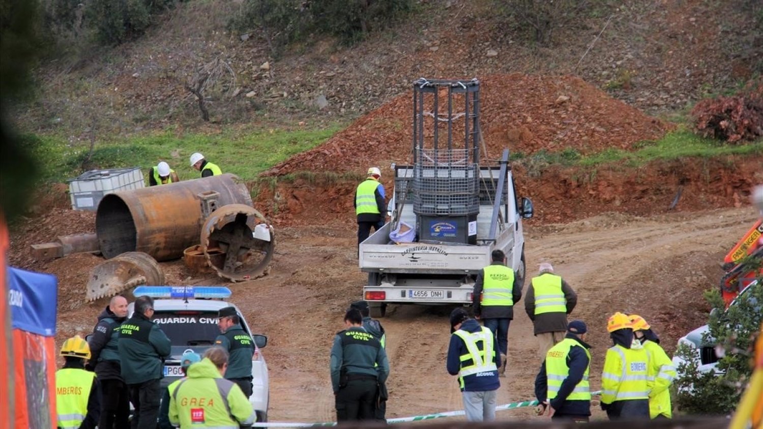 Un nuevo saliente por debajo de 50 metros impide actuar a los mineros