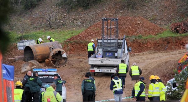 Un nuevo saliente por debajo de 50 metros impide actuar a los mineros