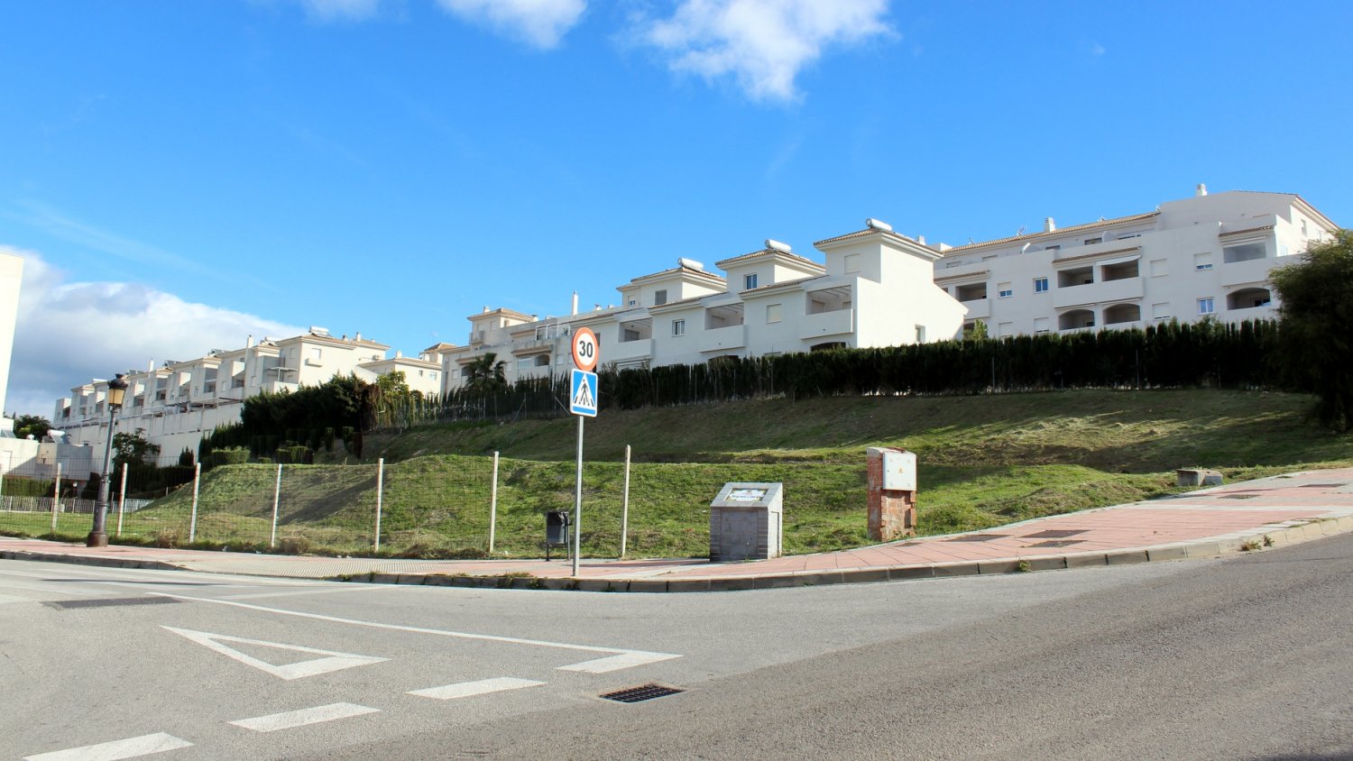 Estepona inicia los trabajos para crear un tercer parque canino de 3.000 metros cuadrados