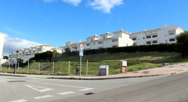 Estepona inicia los trabajos para crear un tercer parque canino de 3.000 metros cuadrados