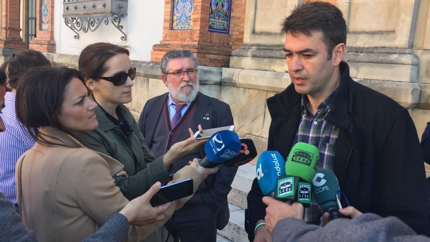Andalucía Por Sí: “Los principales servicios públicos de la Junta están en peligro”