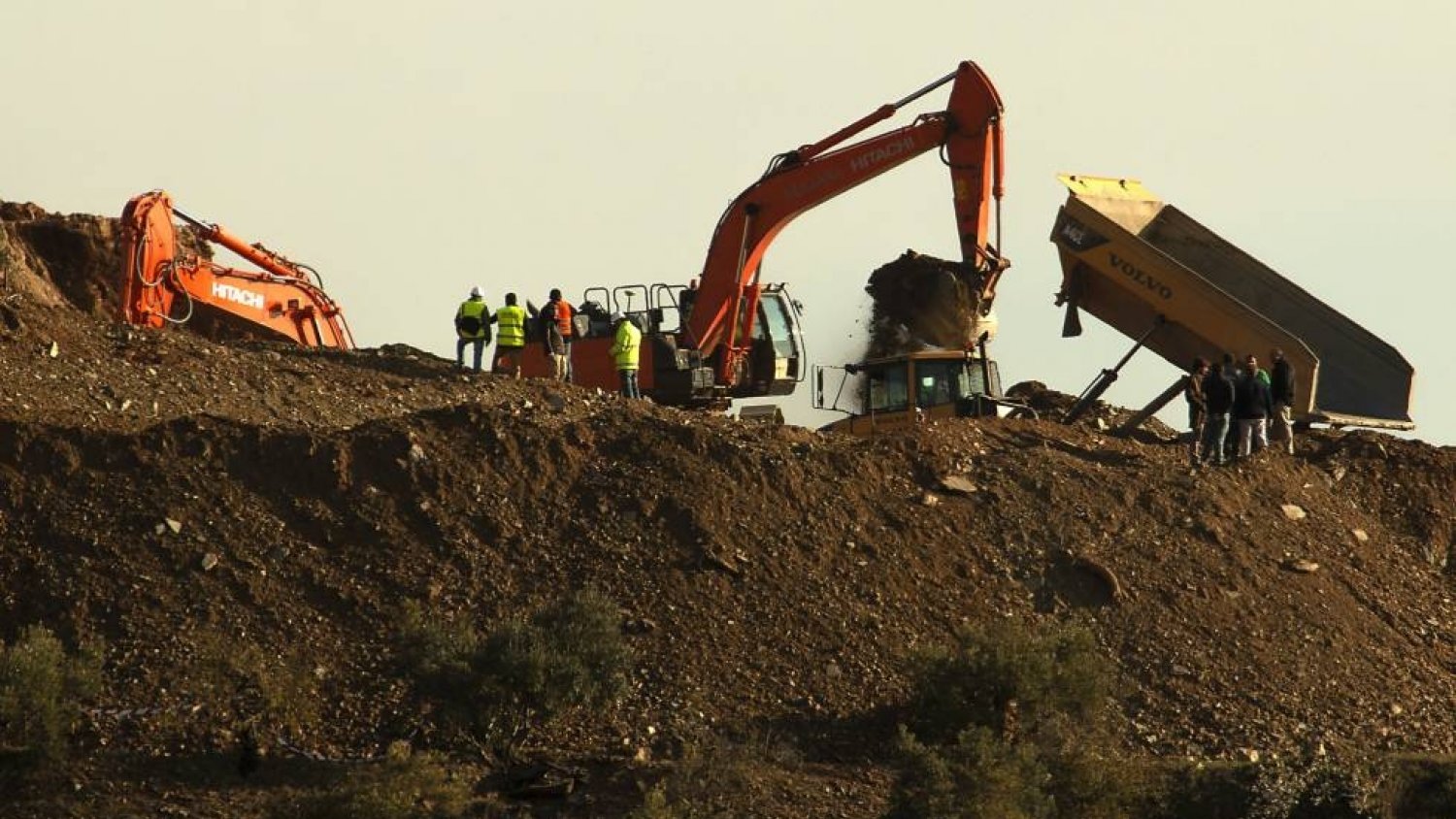 Los servicios de rescate concluyen el pozo vertical para llegar hasta Julen