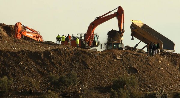Los servicios de rescate concluyen el pozo vertical para llegar hasta Julen