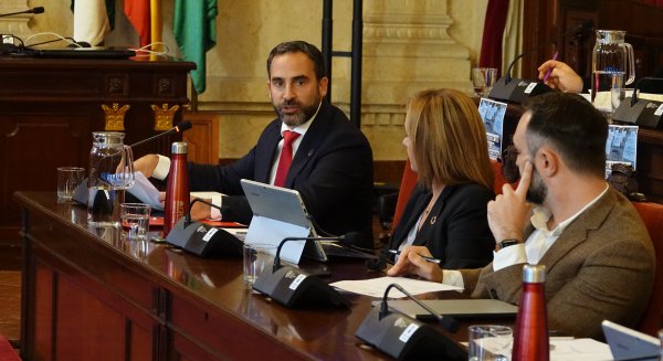 PSOE consigue en el pleno de Málaga la mayoría absoluta para 