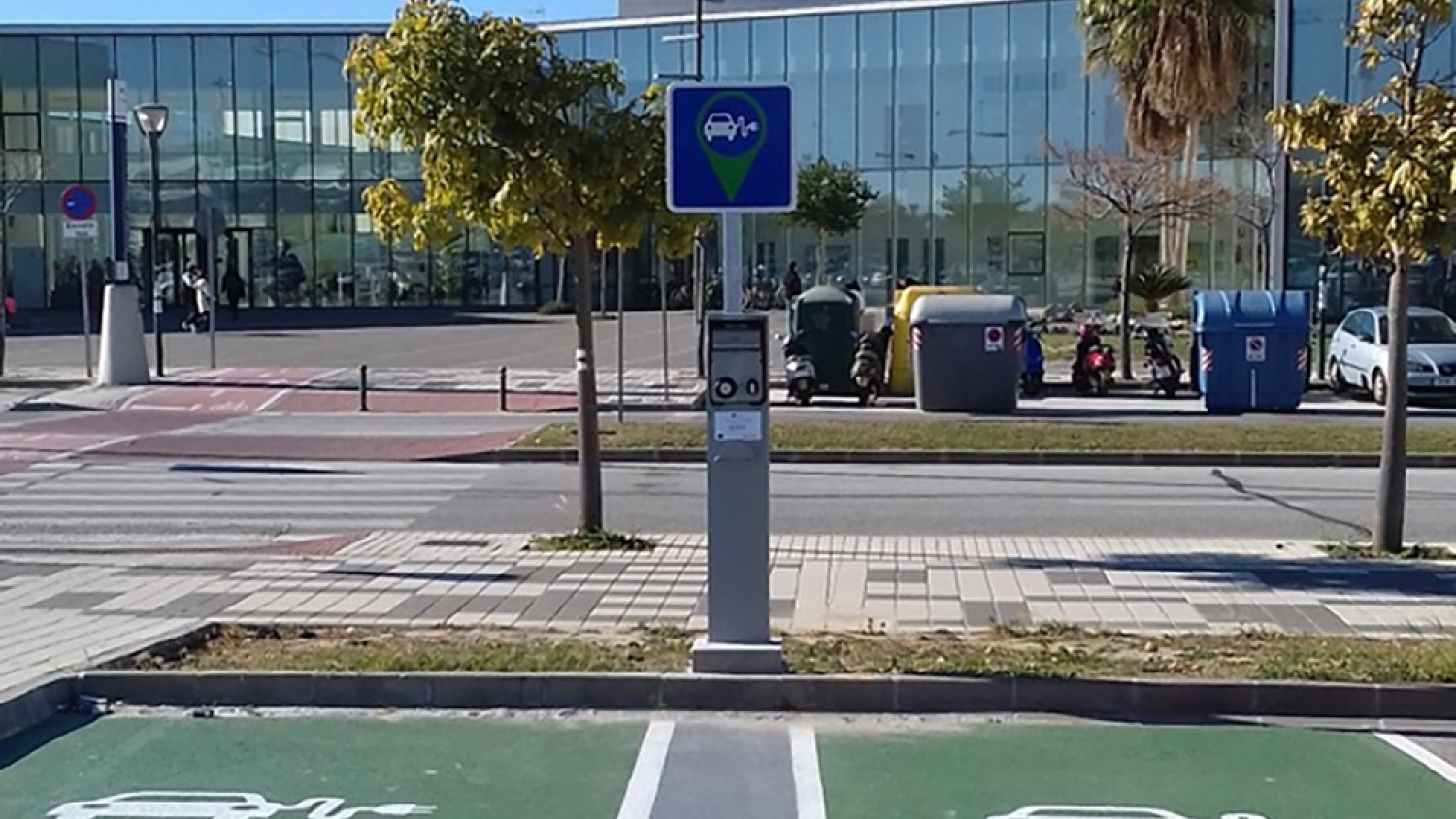 La UMA instala nuevos puntos de recarga para vehículos eléctricos