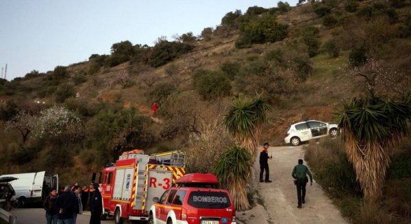 Hallan una bolsa de chucherías del niño que cayó a un pozo en Totalán