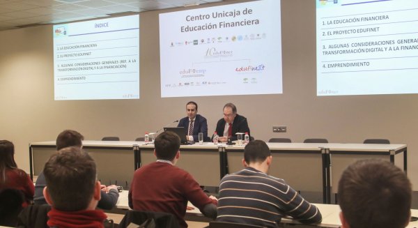 Unicaja participa en un taller de la UMA a través de una sesión sobre educación financiera y emprendimiento