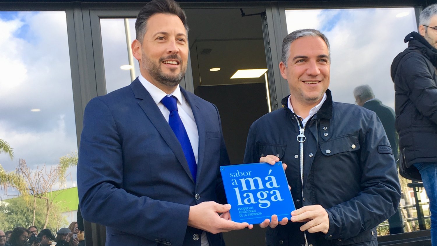 La empresa Sigfrido Fruit de Vélez-Málaga ya luce la placa 'Sabor a Málaga'