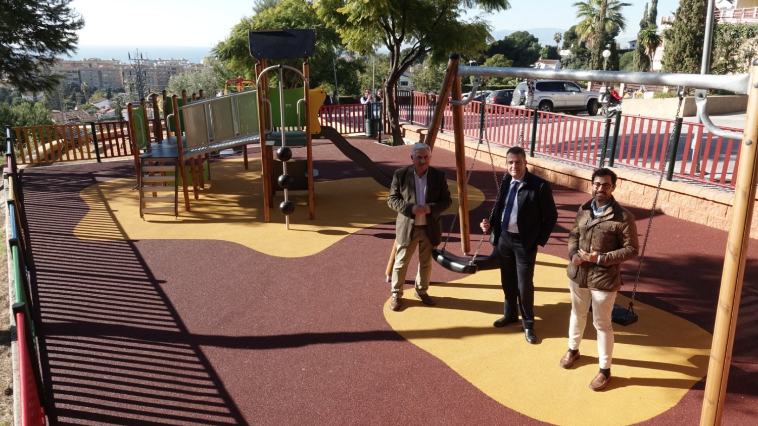El Ayuntamiento construye un nuevo parque infantil en la barriada de Miraflores de El Palo