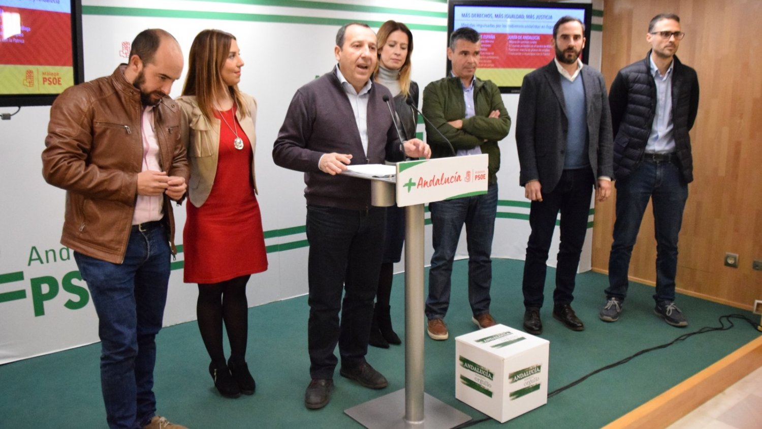 El PSOE llama a Ciudadanos a no abandonar el centro político para situarse en la ultraderecha