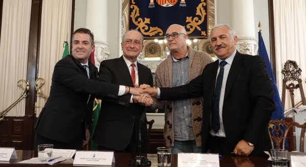 Firmado el convenio por el que el Ayuntamiento se hace cargo de la gestión del agua en Miraflores