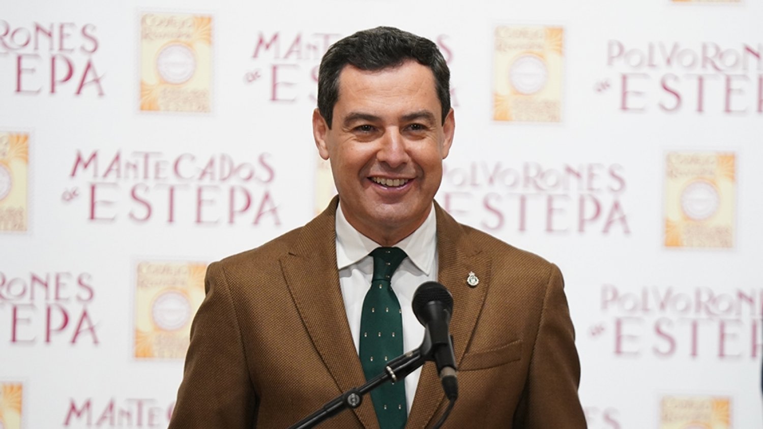 Moreno destaca el potencial exportador de la industria andaluza de los dulces navideños ante la coyuntura