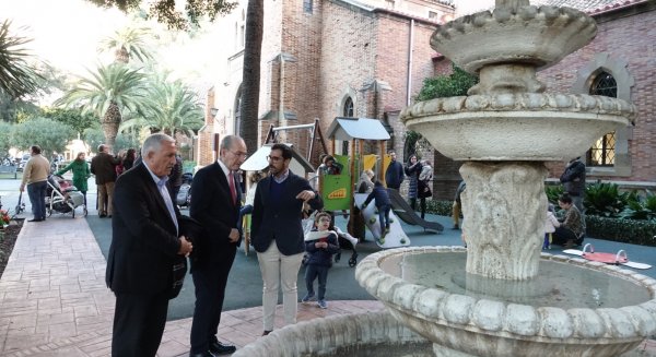 Los jardines del Hospital Noble, en el distrito centro, cuentan con un nuevo parque infantil