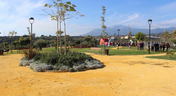 El Ayuntamiento de Estepona inaugura una zona verde de 26.000 metros cuadrados en Cancelada