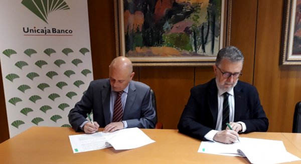 Unicaja Banco y la AECC firman un convenio para luchar contra el cáncer y el tabaquismo