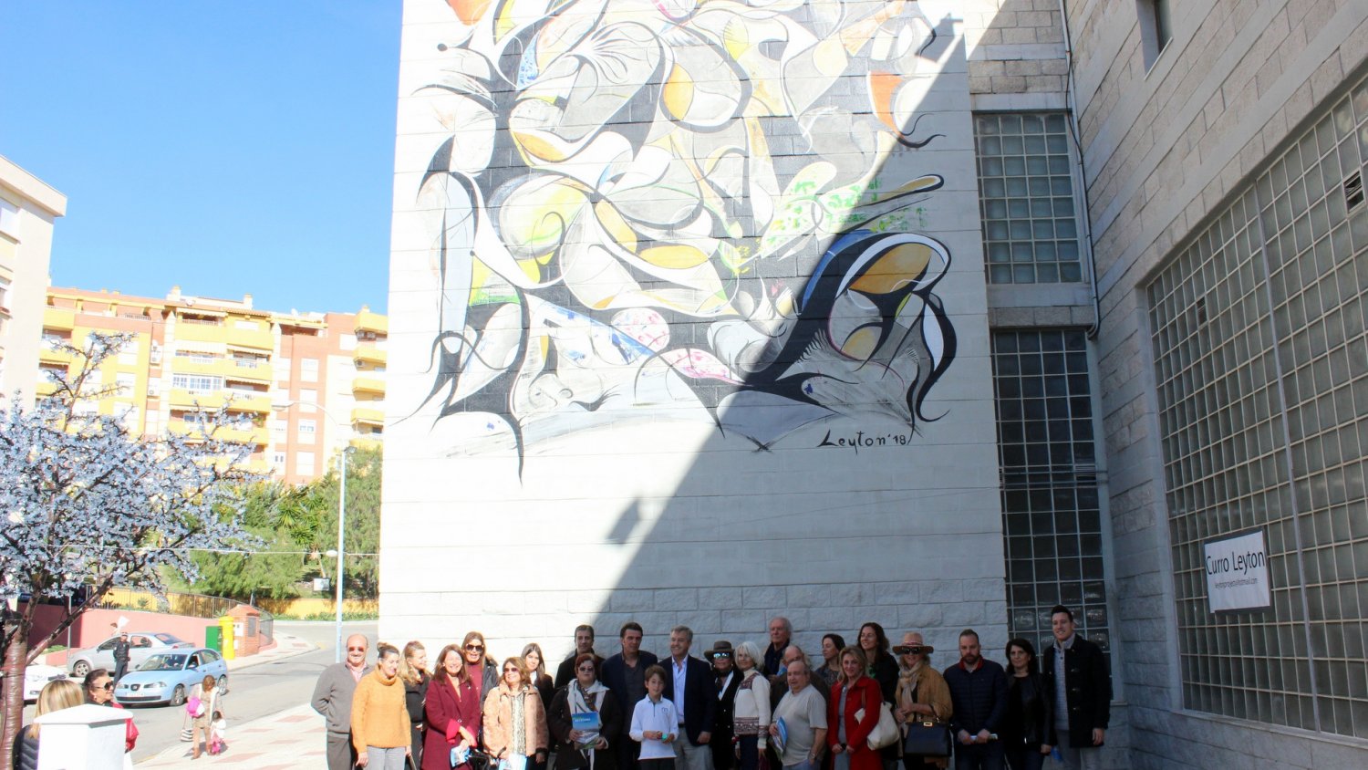 El Ayuntamiento inaugura la primera obra abstracta que se incorpora a La Ruta de Murales Artísticos de Estepona