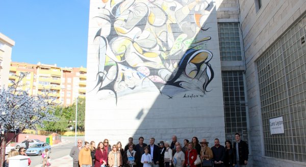 El Ayuntamiento inaugura la primera obra abstracta que se incorpora a La Ruta de Murales Artísticos de Estepona