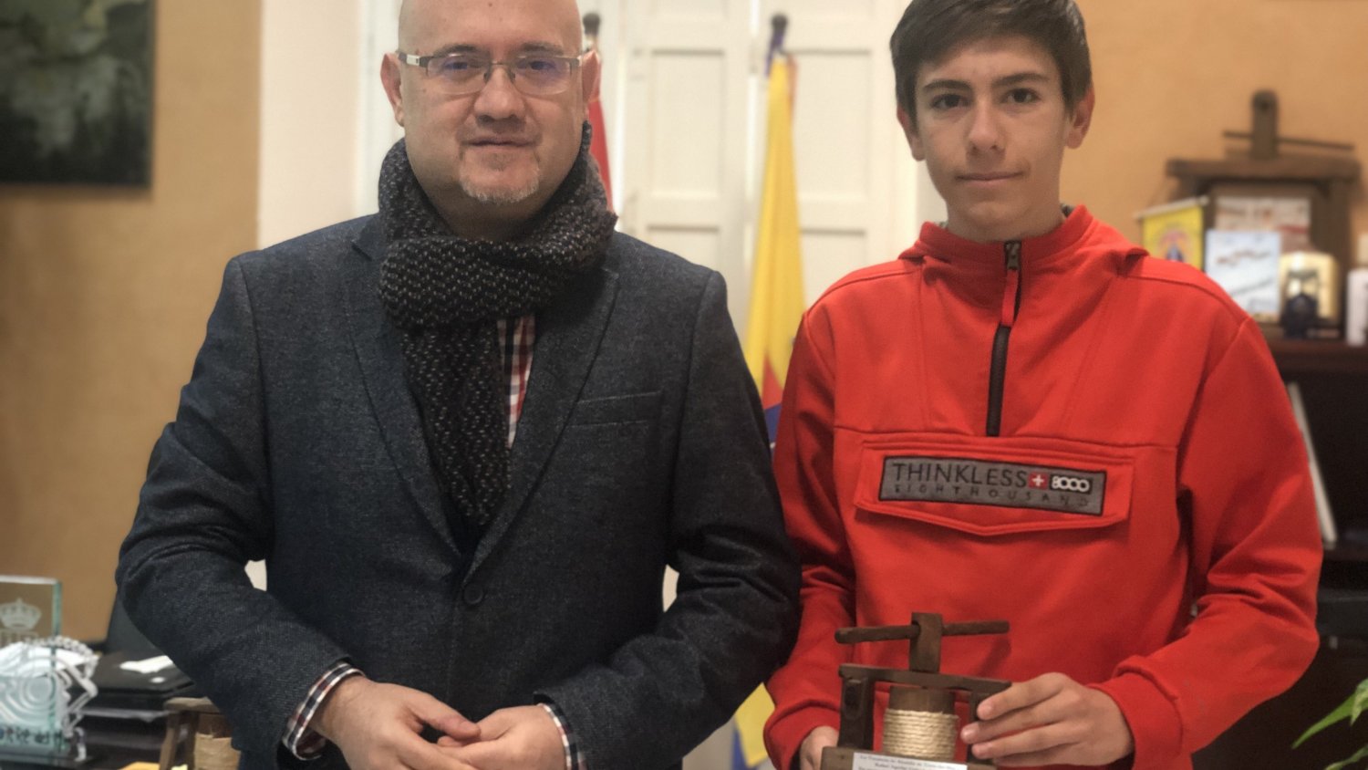 Jesús Pérez Atencia recibe al campeón de Andalucía MTB, el torreño Rafael Aguilar
