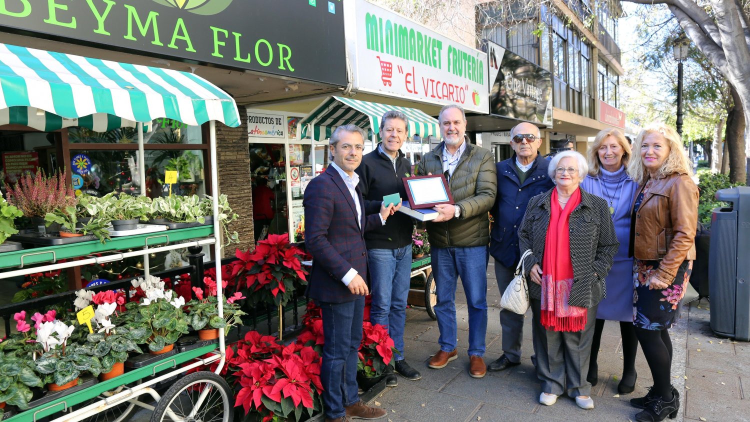 El Ayuntamiento respalda el Concurso de Escaparates Navideños de la Asociación de Vecinos El Calvario-Huerta Belón