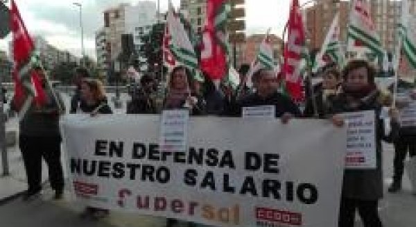 La plantilla de Supersol se moviliza en Málaga por la mejora de sus condiciones laborales