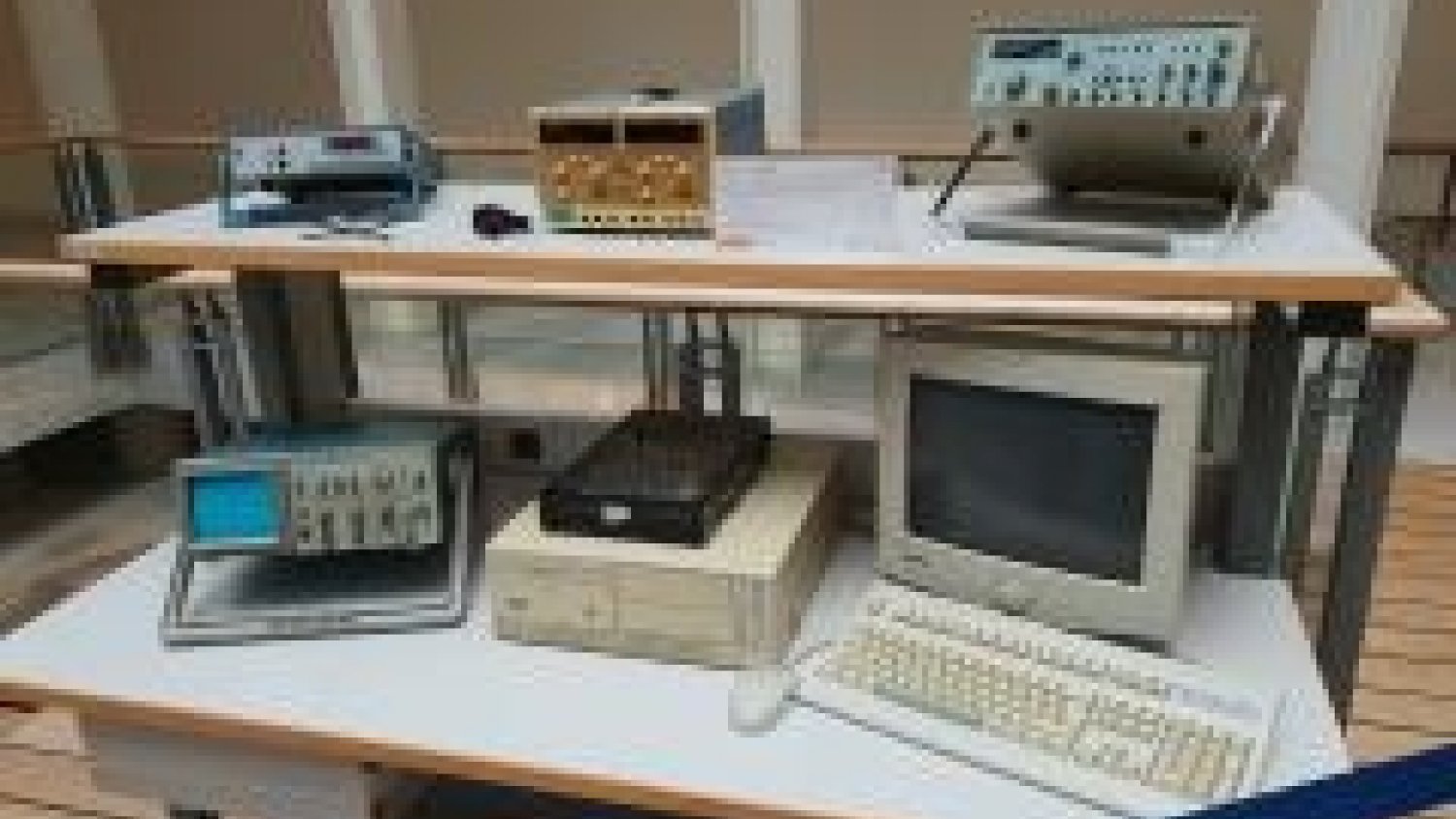 Una exposición abre las actividades de celebración del 30 aniversario de ingeniería de telecomunicación