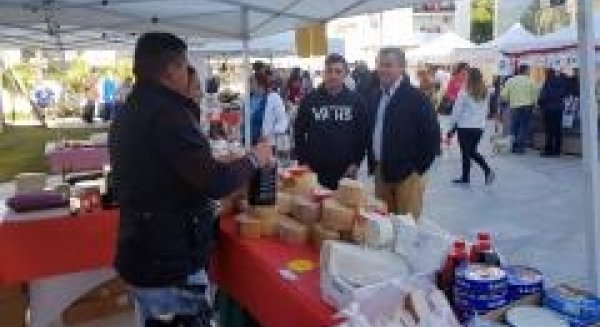 Más de una treintena de marcas participan hasta el domiengo en la IV Feria del Queso