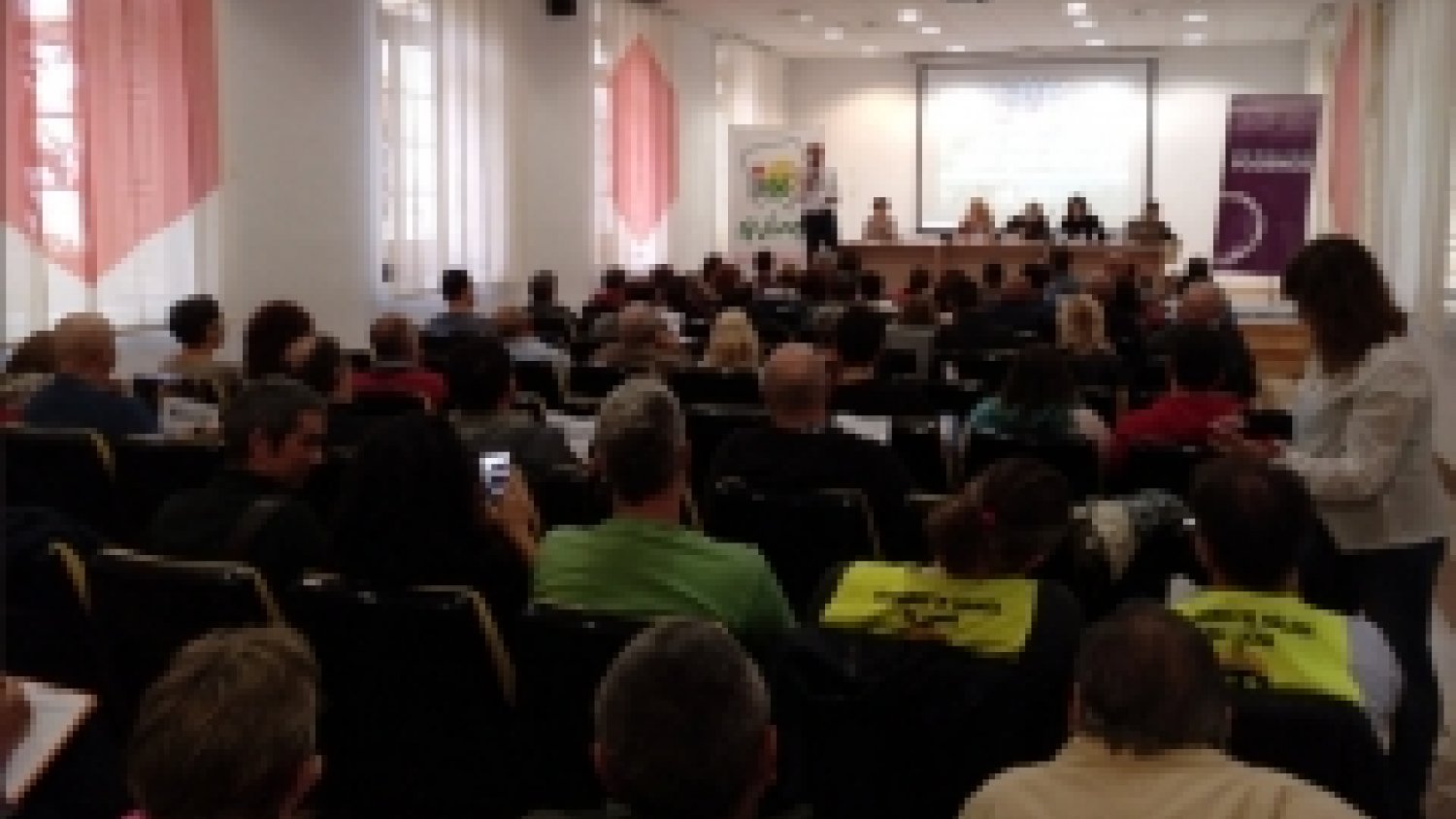 Podemos e Izquierda Unida convocan a distintas organizaciones para seguir avanzando en la confluencia municipal