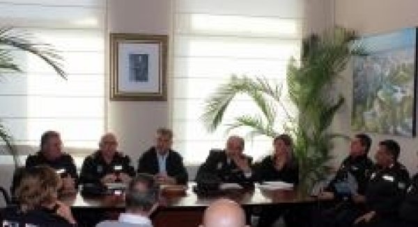 La Policía Local realiza una campaña de 'comercio seguro' en un dispositivo especial de seguridad en Navidad