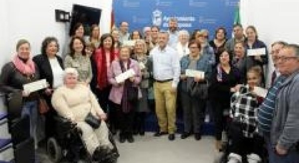 El Ayuntamiento entrega subvenciones a una veintena de colectivos sociales en Estepona