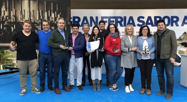 Las bodegas y queserías premiadas por 'Sabor a Málaga' recogen sus galardones en la Gran Feria